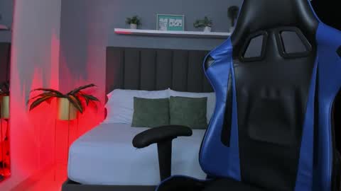 L I N D A online show from December 2, 2025, 2:17 am