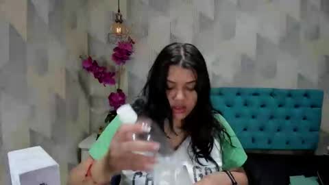    online show from October 24, 2025, 3:19 pm