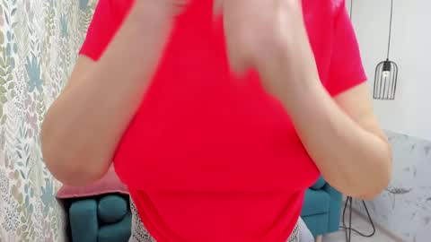 Snapshot of lindahottie chatting on May 28, 2026, 5:49 am Linda online show from May 28, 2026, 5:49 am