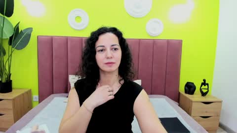 Linda online show from April 12, 2026, 1:43 am