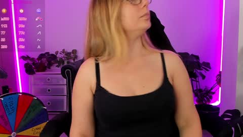 Linda  --  online show from January 26, 2025, 11:08 pm