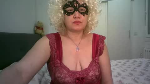 Snapshot of lindaxsmile chatting on February 16, 2025, 7:05 pm LindaXSmile online show from February 16, 2025, 7:05 pm