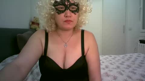 Snapshot of lindaxsmile chatting on February 26, 2025, 8:00 pm LindaXSmile online show from February 26, 2025, 8:00 pm