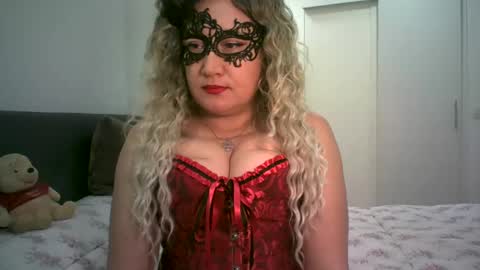 Snapshot of lindaxsmile chatting on March 5, 2025, 9:04 pm LindaXSmile online show from March 5, 2025, 9:04 pm