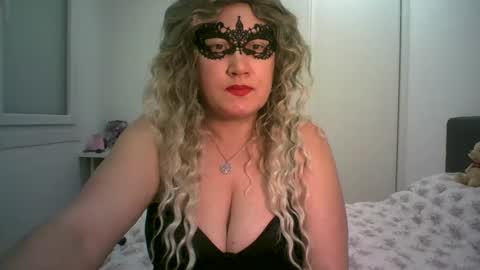 Snapshot of lindaxsmile chatting on March 8, 2025, 9:51 pm LindaXSmile online show from March 8, 2025, 9:51 pm