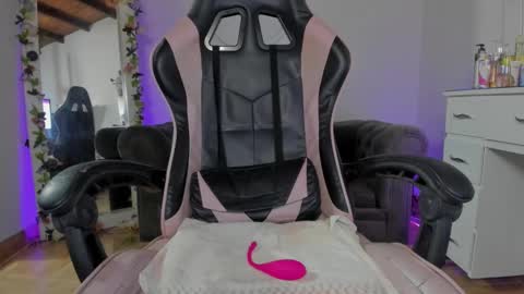 Lindsay    online show from December 6, 2024, 2:57 am