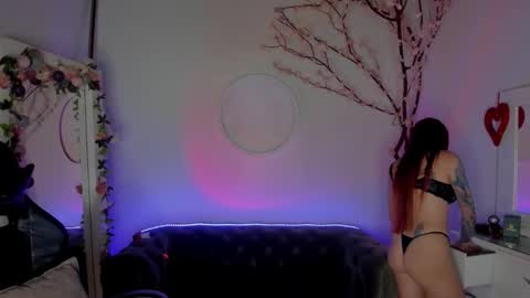 Lindsay    online show from November 22, 2025, 10:31 pm