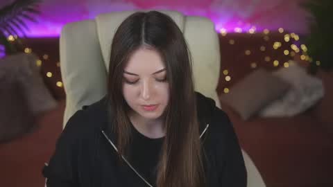 Snapshot of lindsyrawr chatting on April 1, 2026, 6:49 pm Lindsy online show from April 1, 2026, 6:49 pm