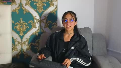 ling ling24 online show from January 7, 2025, 6:27 am