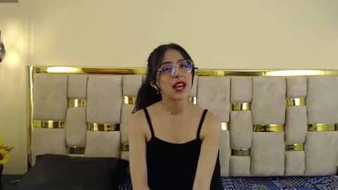 ling ling24 online show from February 11, 2025, 7:23 am