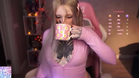 Lina online show from December 17, 2025, 7:20 pm