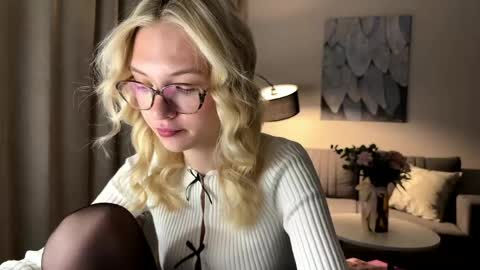 Snapshot of linneabercier chatting on April 29, 2026, 6:25 pm Emma online show from April 29, 2026, 6:25 pm
