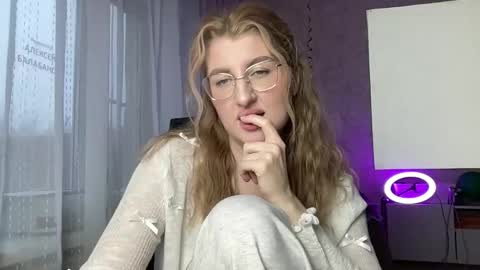 linoreya online show from November 22, 2025, 10:25 am