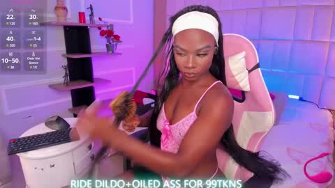 Snapshot of linsyadams chatting on February 14, 2025, 9:10 pm     online show from February 14, 2025, 9:10 pm