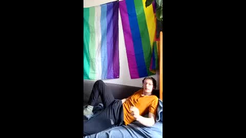 linushugebttm420 online show from April 21, 2026, 12:22 pm