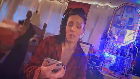 linuxgirlsudosu online show from January 9, 2025, 12:19 pm