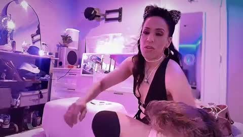 linuxgirlsudosu online show from February 15, 2025, 4:01 pm