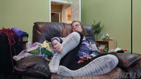 Linzy19 online show from January 13, 2025, 6:27 pm