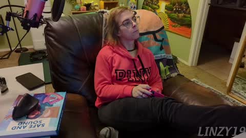 Linzy19 online show from February 3, 2025, 4:25 am