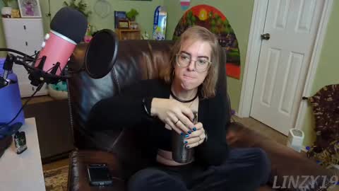 Linzy19 online show from February 24, 2025, 4:26 pm