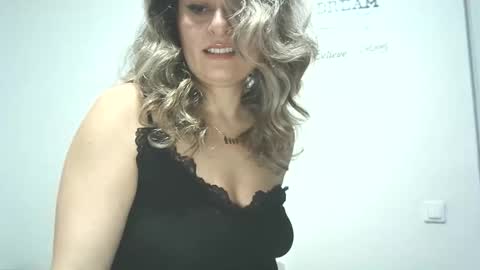 lionessmom online show from October 27, 2025, 3:21 am