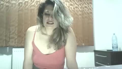 Snapshot of lionessmom chatting on January 13, 2026, 10:04 pm lionessmom online show from January 13, 2026, 10:04 pm