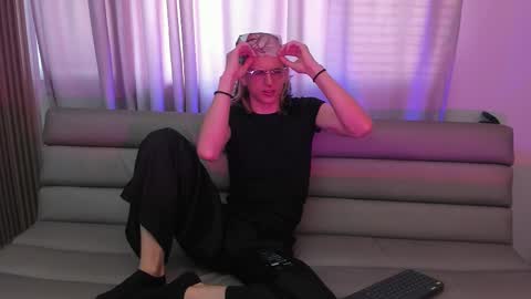 Lior evan online show from November 12, 2025, 11:43 am