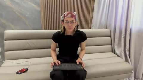 Lior evan online show from November 17, 2025, 11:38 am