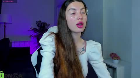 Lira revery online show from November 18, 2025, 1:00 am