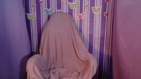 Snapshot of lirpa1997 chatting on March 4, 2026, 6:03 pm April online show from March 4, 2026, 6:03 pm