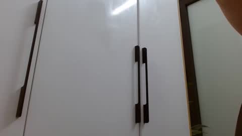 lisa_1011 online show from March 3, 2026, 9:53 pm