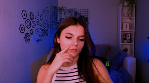 Lisa online show from December 1, 2025, 1:16 pm