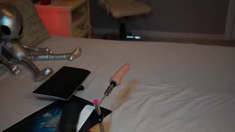 lisa_elfy online show from October 27, 2025, 4:55 pm