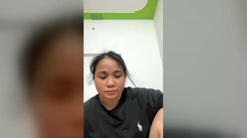 lisa_hanw online show from April 13, 2026, 3:56 am