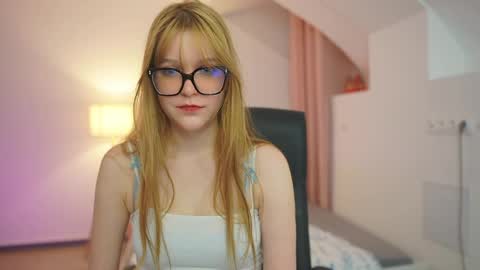 lisa mccoy  online show from March 19, 2026, 7:07 pm