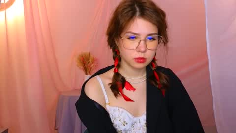  Lisa  online show from February 15, 2025, 11:17 am