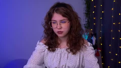  Lisa  online show from November 11, 2025, 7:47 pm