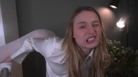 Elisabeth or Lisa online show from December 22, 2025, 8:28 pm