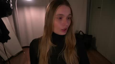 Snapshot of lisa_schiele chatting on May 3, 2026, 8:04 pm Elisabeth or Lisa online show from May 3, 2026, 8:04 pm