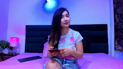 lisa white  online show from April 7, 2026, 3:51 am