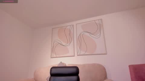 Lisa  Flowers online show from December 4, 2025, 11:08 am