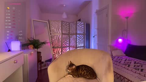 Lisa  online show from November 20, 2025, 4:40 pm