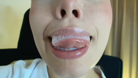 Snapshot of lisbet_21x chatting on May 26, 2026, 9:55 pm Lisbet online show from May 26, 2026, 9:55 pm