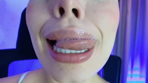 Snapshot of lisbet_21x chatting on May 28, 2026, 10:07 pm Lisbet online show from May 28, 2026, 10:07 pm
