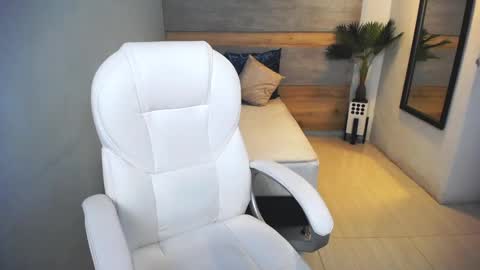 Liseth Fox online show from December 10, 2024, 8:05 pm