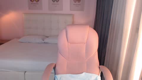 Snapshot of liss_black chatting on December 18, 2024, 5:10 pm Andrea online show from December 18, 2024, 5:10 pm