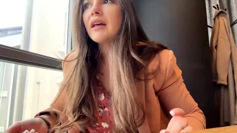 Lissa online show from April 25, 2026, 9:45 am