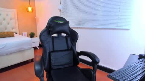 L I S S A  online show from February 25, 2025, 3:42 am