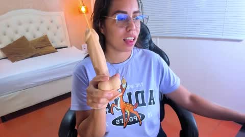 L I S S A  online show from March 10, 2025, 3:23 am