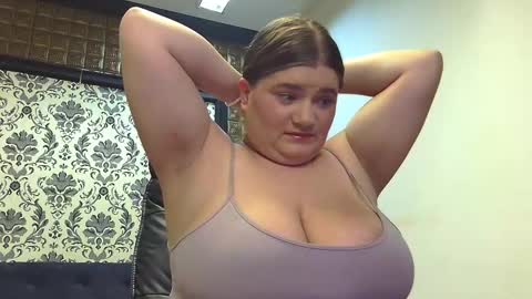 Lisa online show from November 17, 2025, 4:13 pm